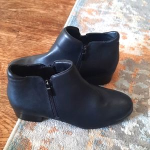 Women's Trotters Black Bootie